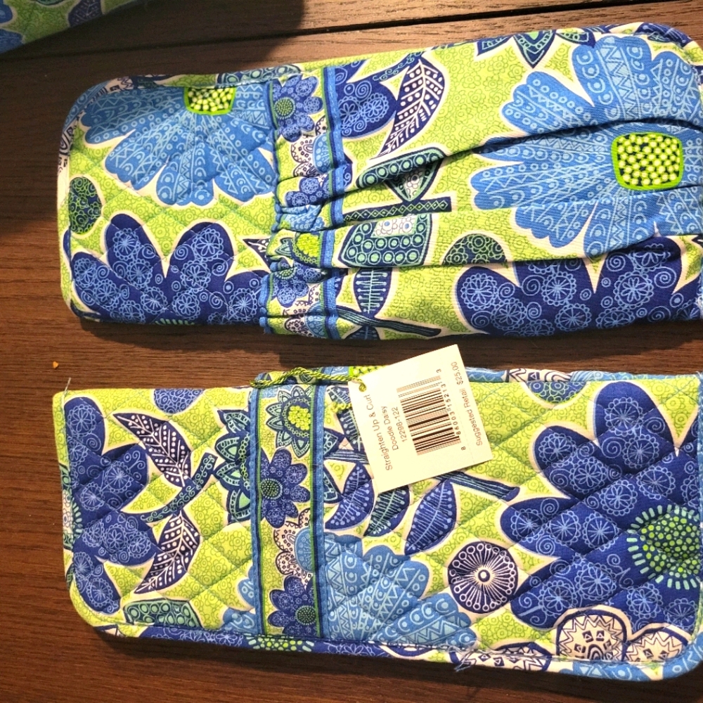 Vera Bradly straighten up and curl doodle daisy